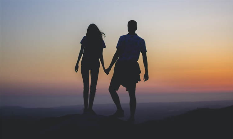 Relationship Tips: Why do girls start falling in love as soon as they enter adolescence? Relationship Tips: Why do girls start falling in love as soon as they enter adolescence?